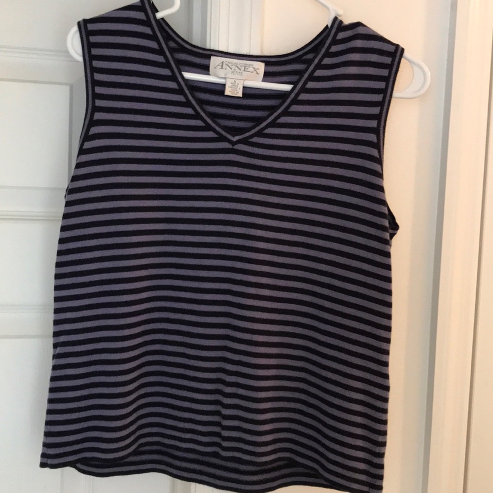 Casual Corner Sweater vest. Petite size